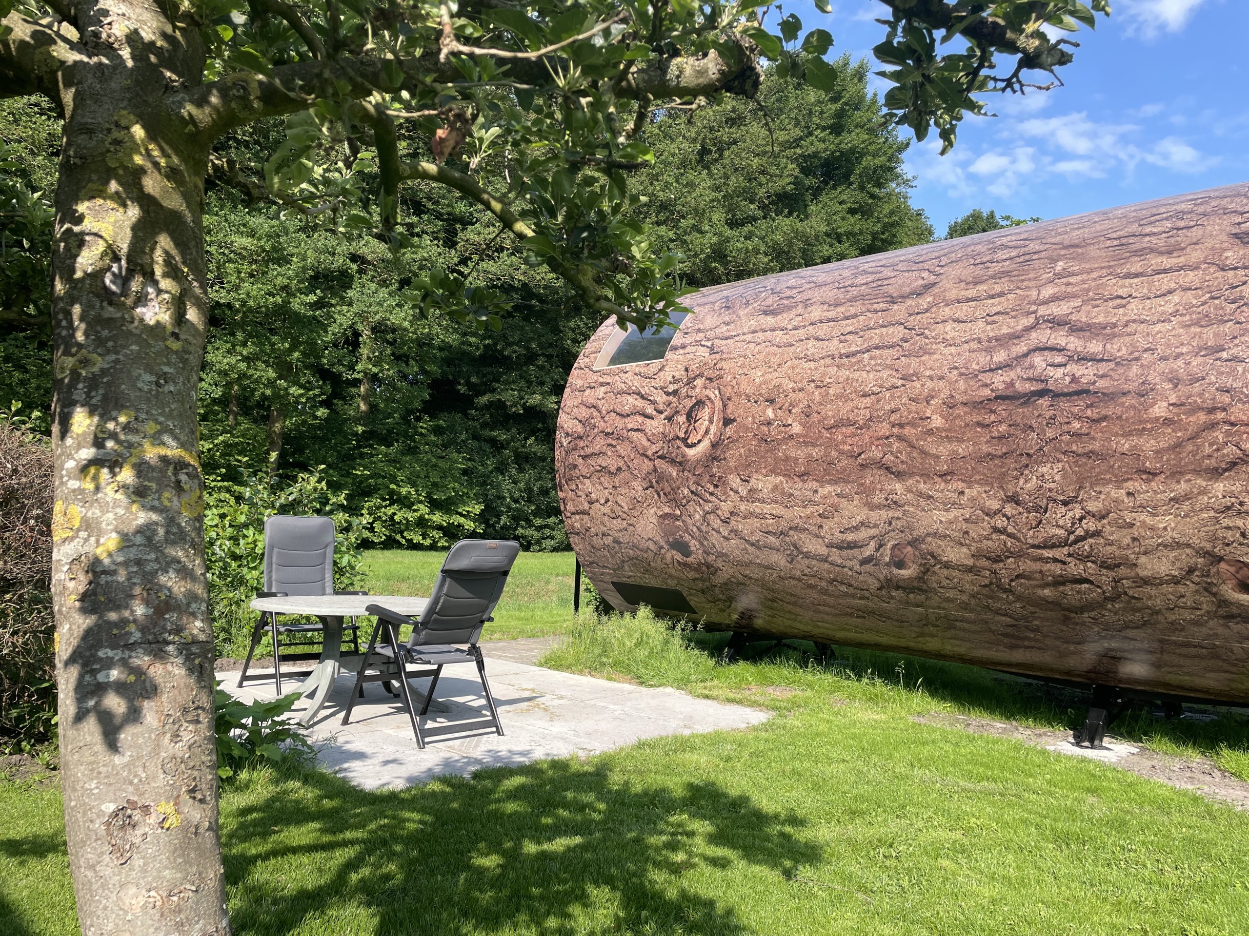 Beide lodges hebben een terras